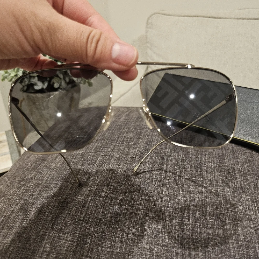 Almost new Fendi logo sunglasses